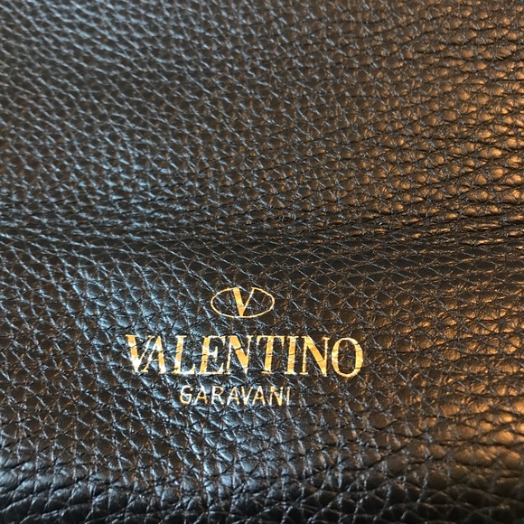 SOLD- ⛔️⛔️Valentino Garavani Pebbled Calfskin Rockstud bag - Picture 6 of 11